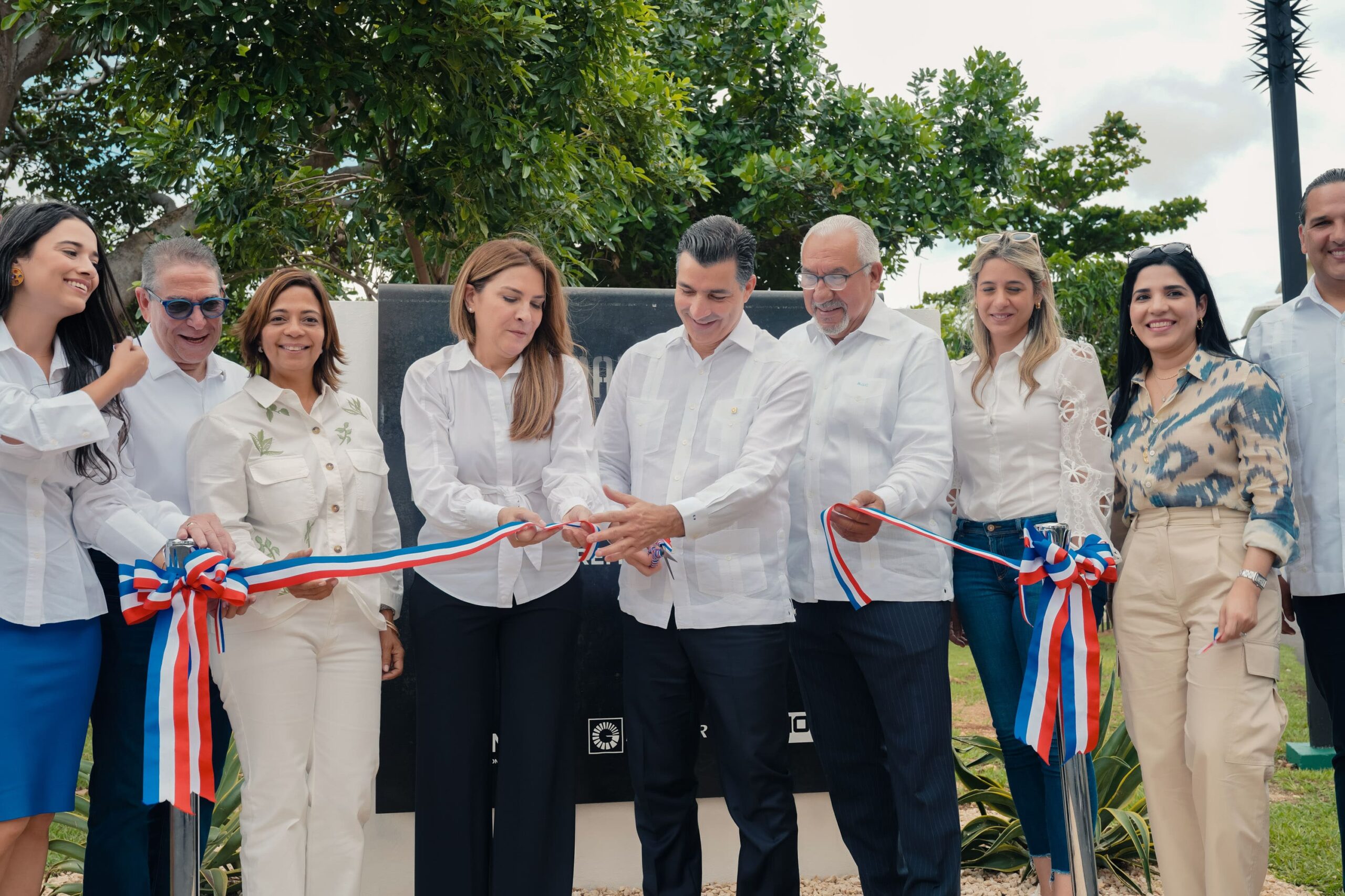 Banco Popular, ADN y MOCP inauguran remozado parque Las Praderas