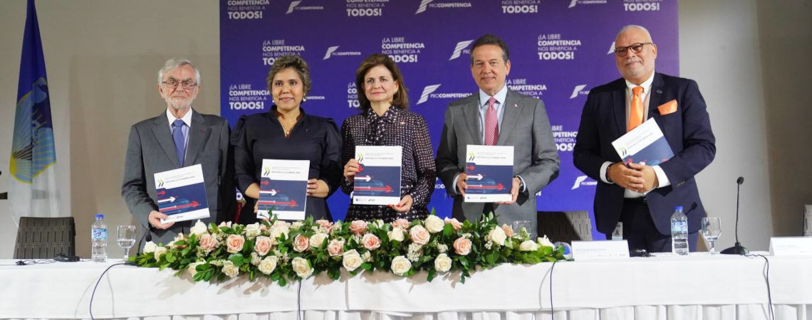 Bison&oacute; participa junto a Raquel Pe&ntilde;a en presentaci&oacute;n informe sobre derecho y pol&iacute;tica de competencia de RD