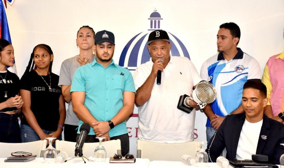 Calero electo &ldquo;Club del A&ntilde;o&rdquo; en la premiaci&oacute;n de voleibol de SDE