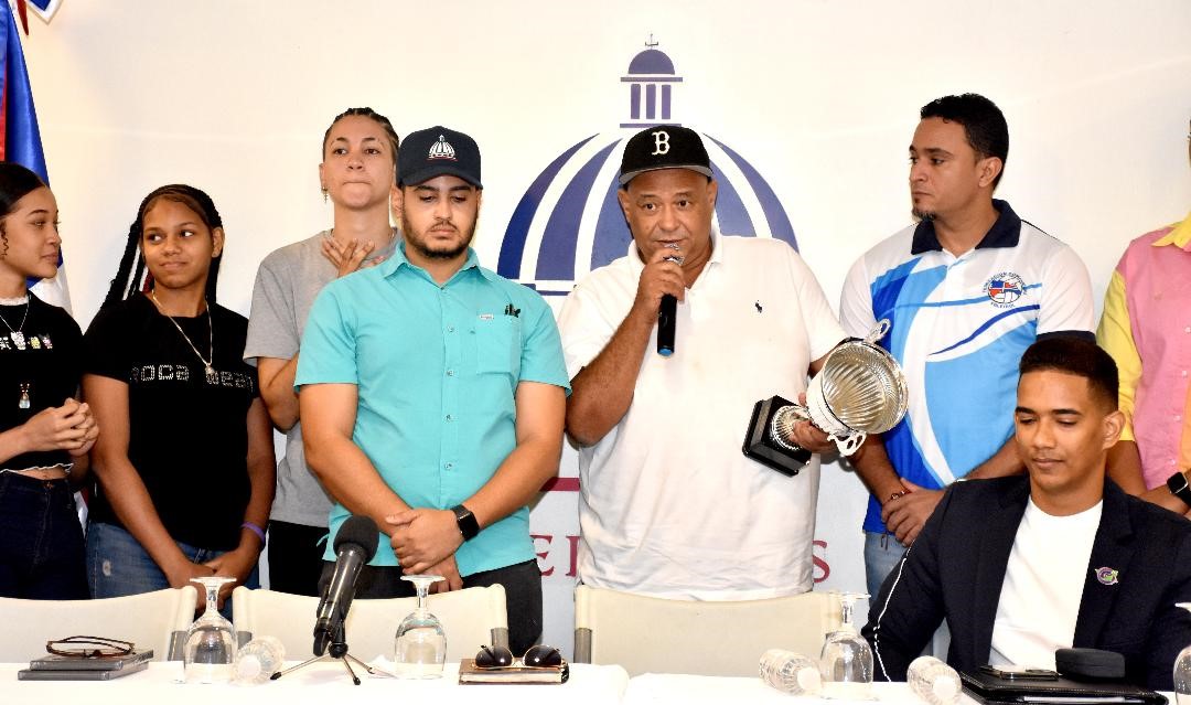 Calero electo &ldquo;Club del A&ntilde;o&rdquo; en la premiaci&oacute;n de voleibol de SDE