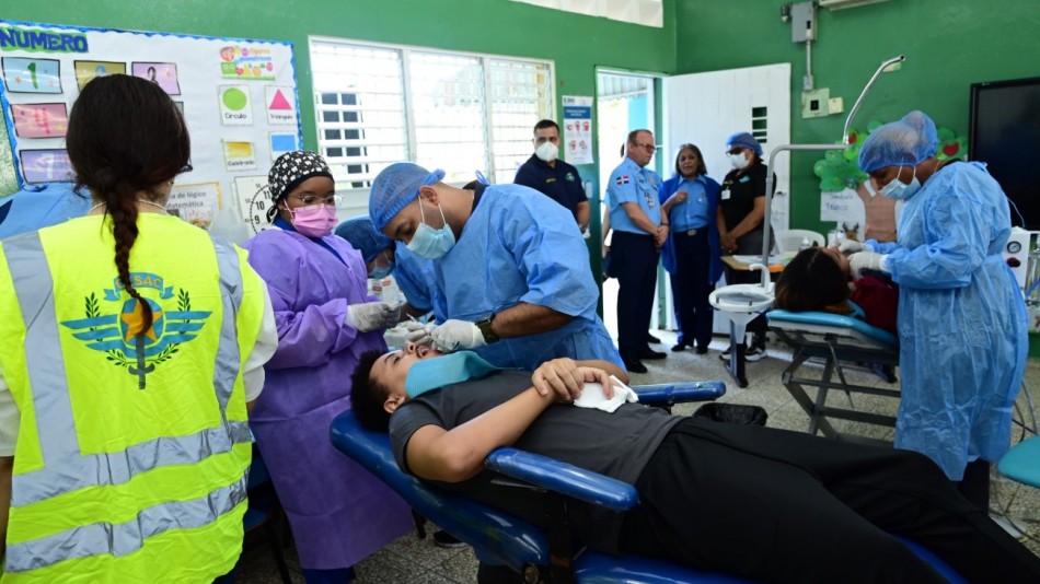 Operativo c&iacute;vico de salud: CESAC brinda atenci&oacute;n m&eacute;dica integral en Valiente, Boca Chica
