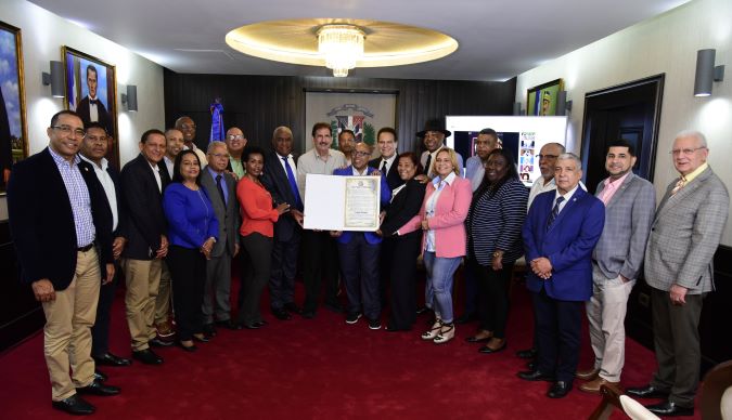 La C&aacute;mara de Diputados reconoce aportes del Conjunto Quisqueya
