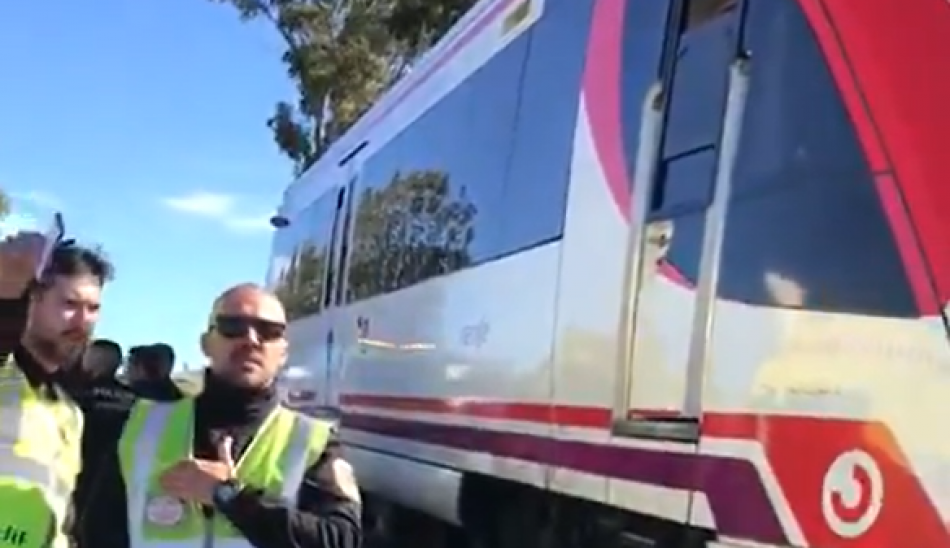 Tres heridos leves al chocar un tren contra una gr&uacute;a en Cartagena, Espa&ntilde;a
