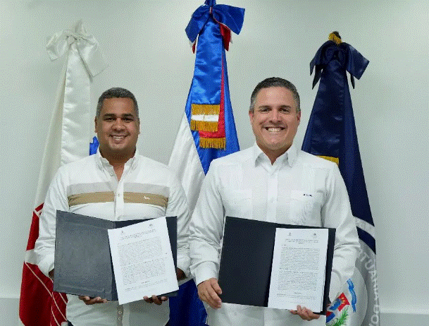 Instituto Postal Dominicano firma el acuerdo con la Autoridad Portuaria Dominicana