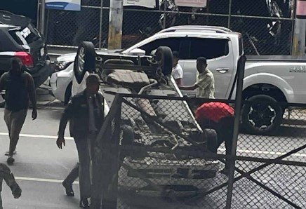 Digesett reitera veh&iacute;culo no cay&oacute; de elevado de la 27 de Febrero; choc&oacute; con otro en la avenida