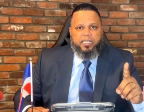 Comunicador Vladimir Henr&iacute;quez llama a &ldquo;cancelar&rdquo; fiscal de la Romana que condujo veh&iacute;culo sin placa