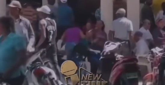 Atenci&oacute;n Gloria Reyes se registra largas filas de viejitos con hambre en b&uacute;squeda de una ayuda