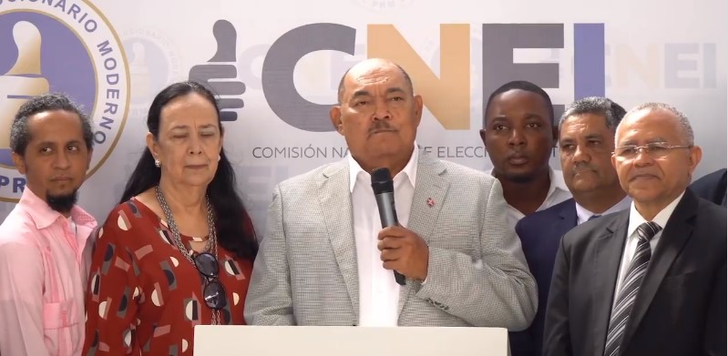 Ram&oacute;n Alburquerque inscribe su candidatura como precandidato presidencial en el Partido Revolucionario Moderno (PRM)