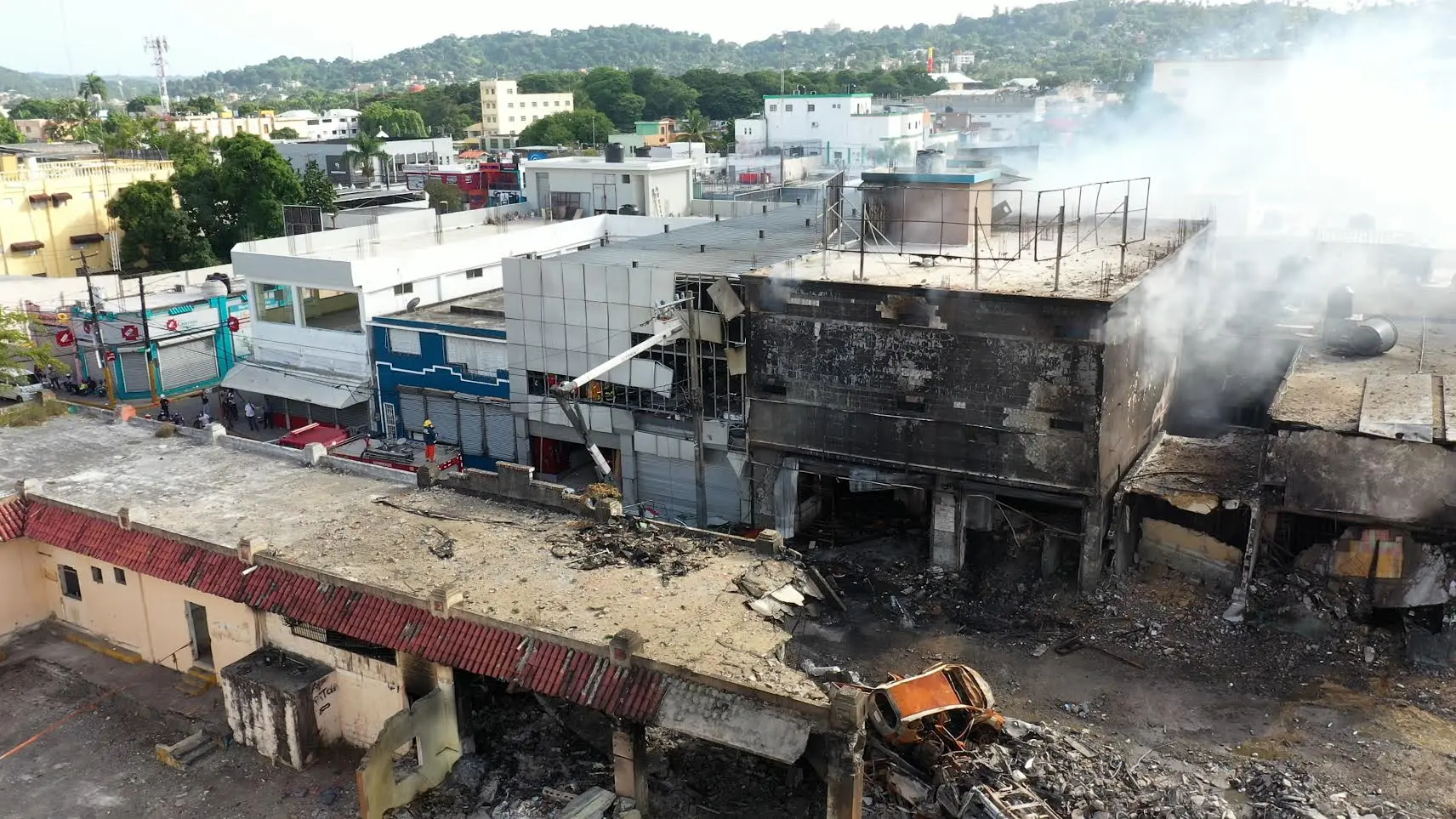 72 t&eacute;cnicos de Edesur trabajan 24 horas en zona de explosi&oacute;n, y centros m&eacute;dicos en San Crist&oacute;bal