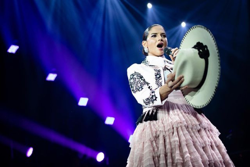 Natalia Jim&eacute;nez estrena su nueva interpretaci&oacute;n ranchera, "El Pobre"