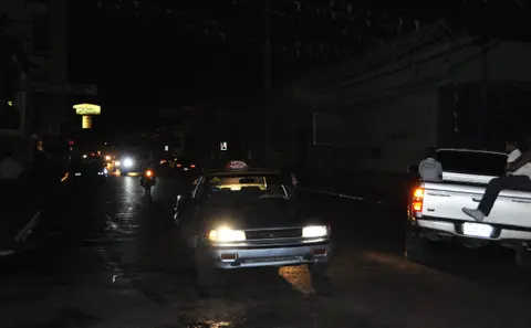 Protestas por apagones y alzas de tarifas