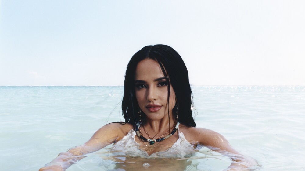 Becky G publicar&aacute; el pr&oacute;ximo 28 de septiembre su nuevo &aacute;lbum, "Esquinas"