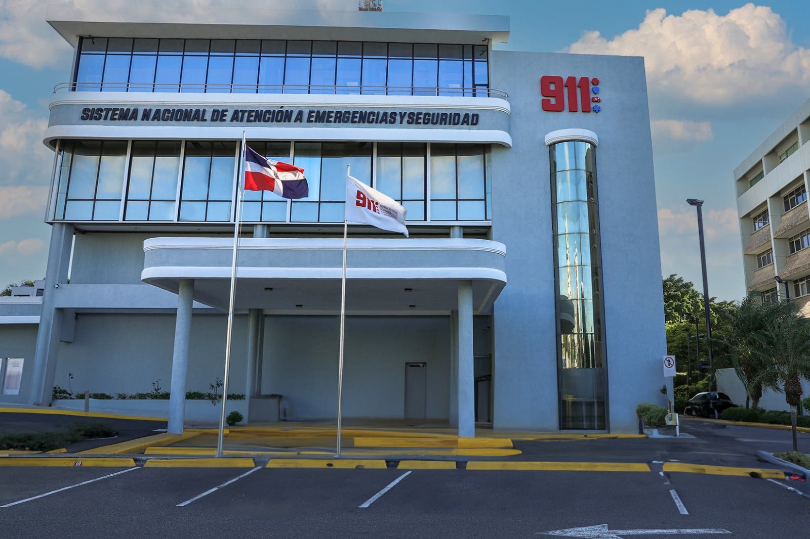 El 911 dice no es empleado de la instituci&oacute;n persona que denuncia fue desvinculada