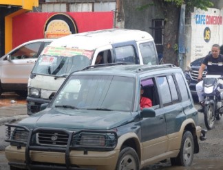 Conductores denuncian mal estado de badén en la avenida hipica en Brisas del Este