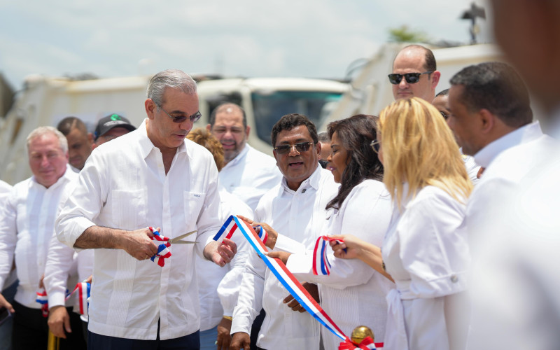 Presidente Abinader entrega varias obras en Los Alcarrizos