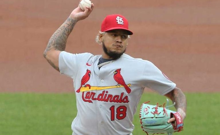 Red Sox despiden al lanzador Carlos Mart&iacute;nez