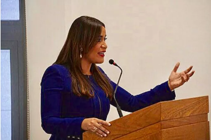 Michelle Ortiz es electa la vocera de los diputados del PARLACEN