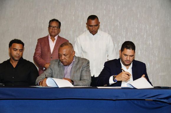 Fedom y Medios Panorama firman acuerdo comercializar beisbol RD