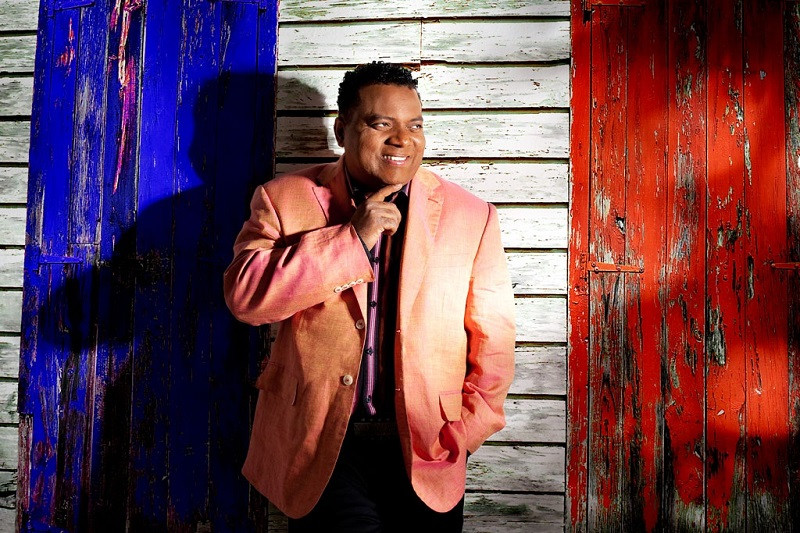 Merenguero Pochy Familia lanza "bachata con coco"