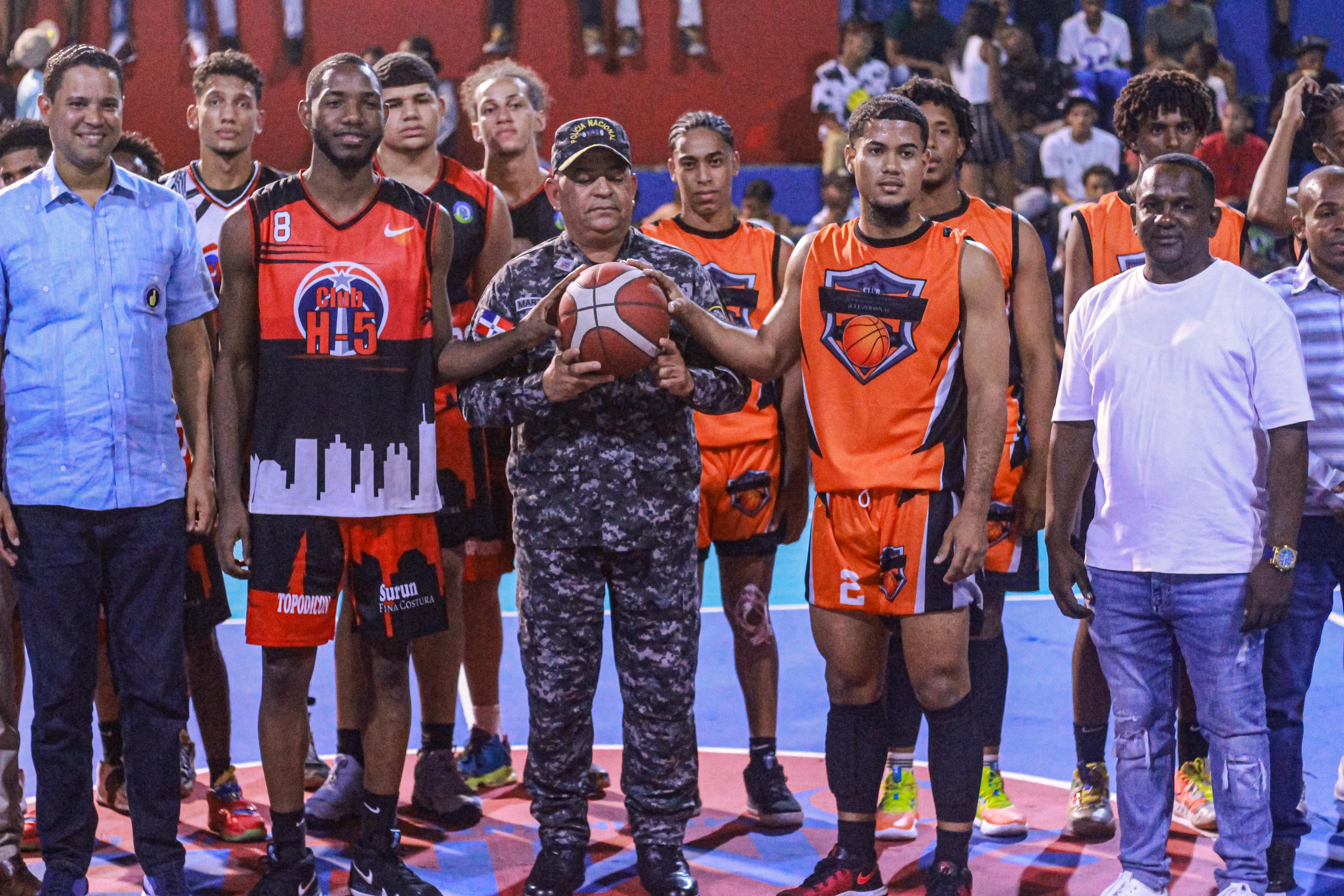 DIRECTIVOS CLUZODISNA invitan el teniente coronel (PN) ROBINSON MART&Iacute;NEZ