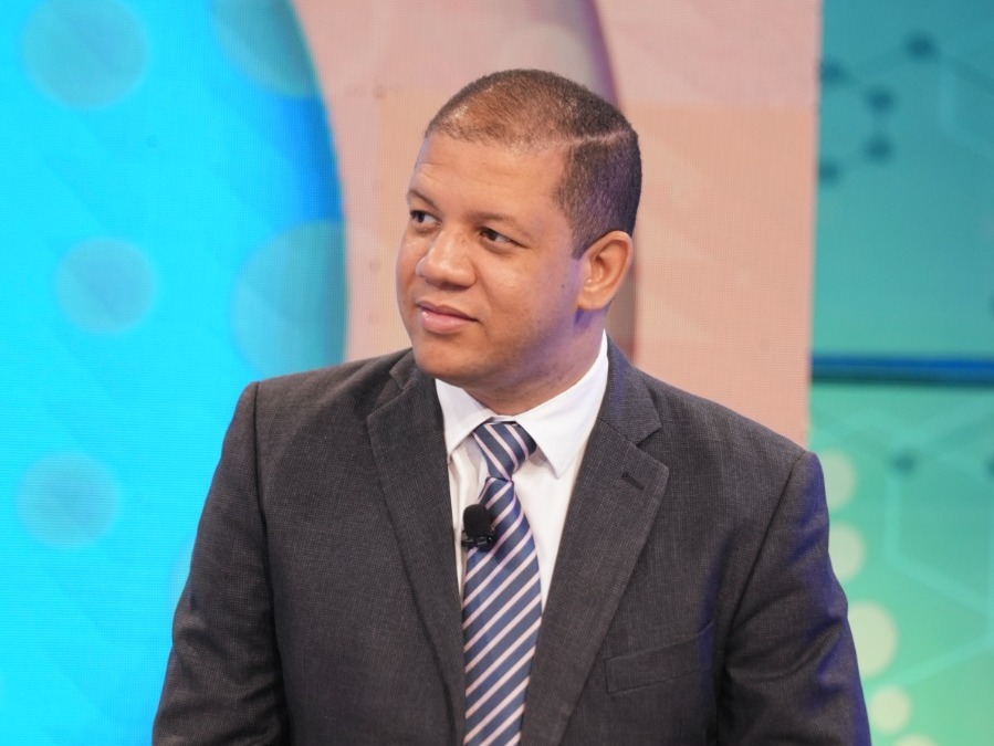 Periodista El&iacute;as Cornelio: El presidente y el gobierno se quieren desligar de la ley 1-24
