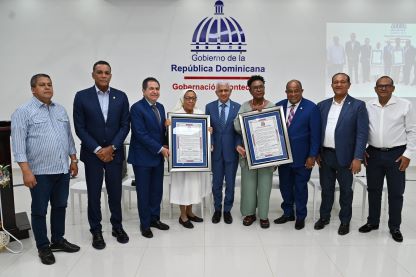 Senado reconoce a Xiomara Fortuna por 40 a&ntilde;os en m&uacute;sica