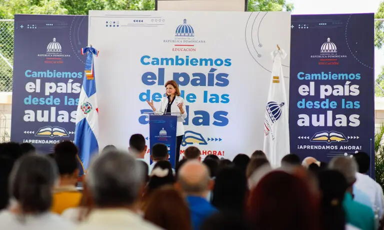 Raquel Pe&ntilde;a pide a maestros a evaluar su desempe&ntilde;o