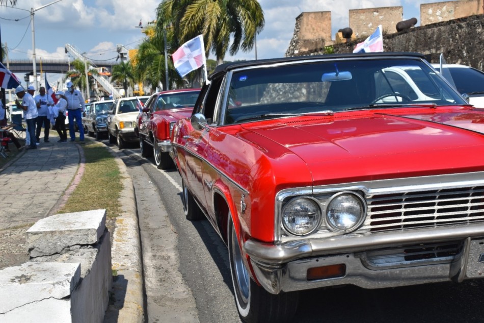 Invitan disfrutar el domingo exhibici&oacute;n y desfile autos antiguos