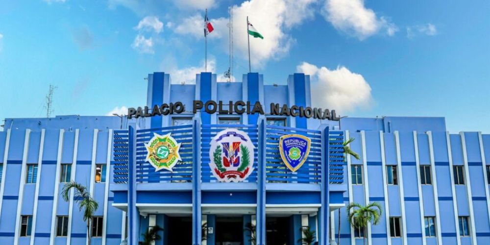 Polic&iacute;a investiga muerte de hombre tras impactar puerta de cristal al huir sin pagar un motoconcho
