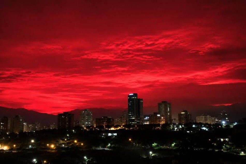 Imponente fen&oacute;meno en el cielo rojo sorprende a Venezuela 