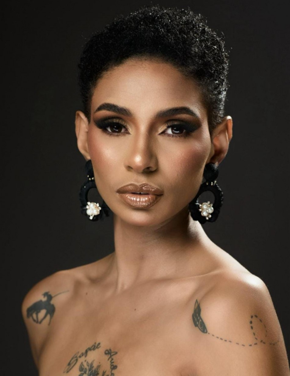 Crisania Fajardo una modelo vanguardista y defensora  de la Comunidad Sorda 