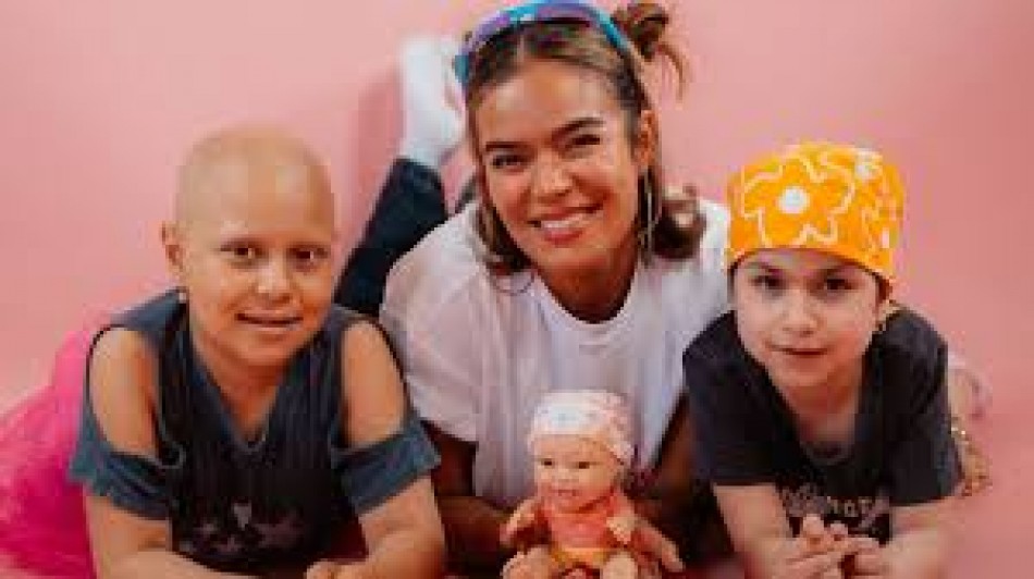 Karol G lanza &ldquo;Baby Pel&oacute;n&rdquo; en apoyo a ni&ntilde;os con c&aacute;ncer
