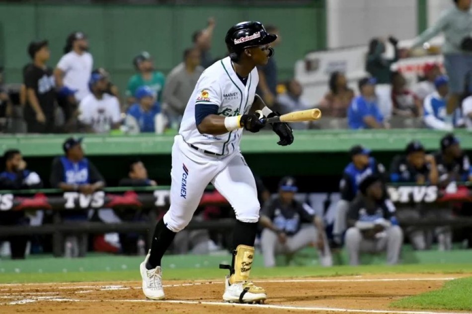 Dairon Blanco dispara jonr&oacute;n y Estrellas se colocan con 2-0 en el round robin