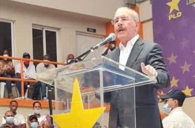 Danilo Medina juramentar&aacute; miembros PLD el domingo en Azua
