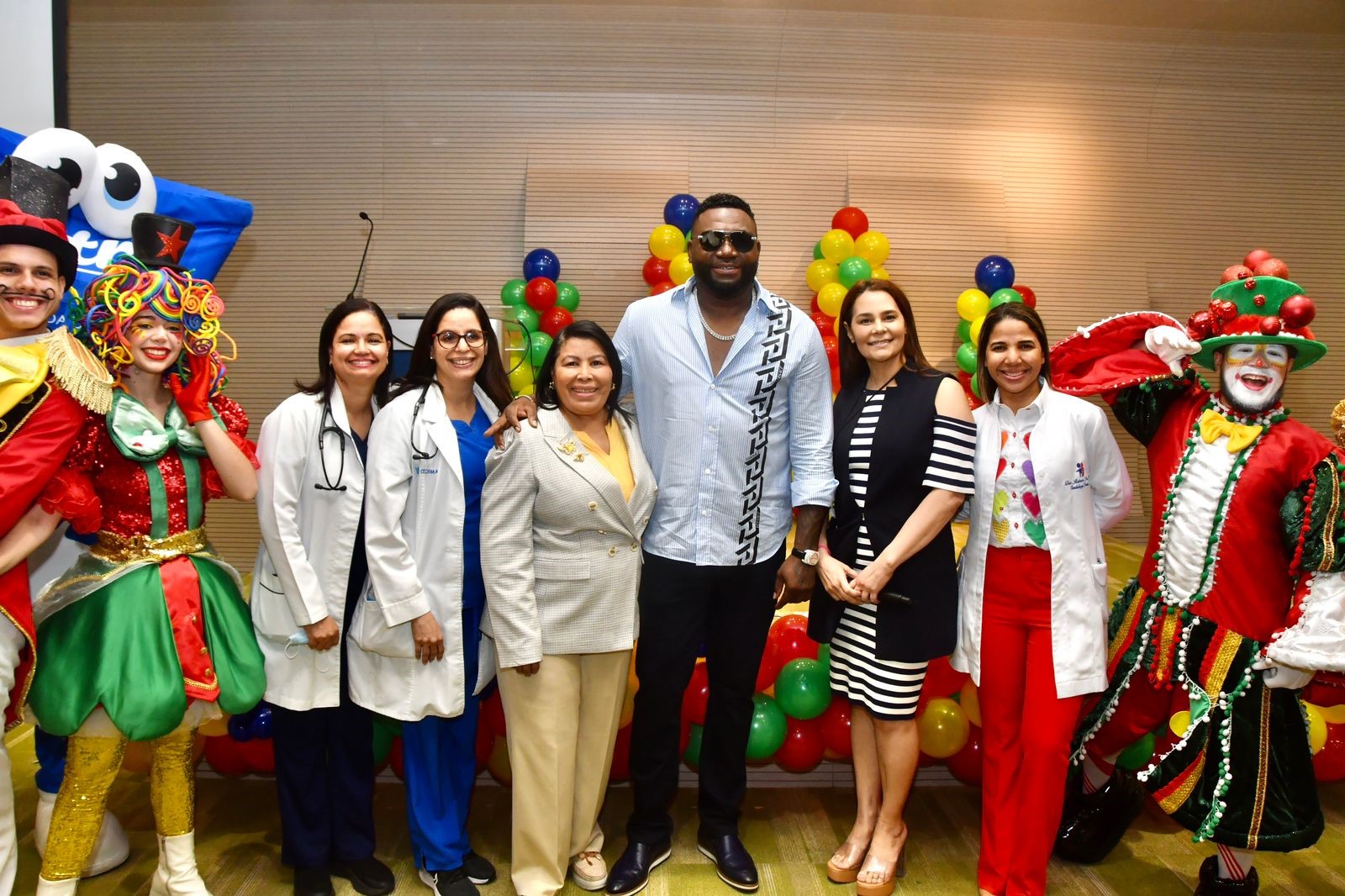 David Ortiz lleva alegr&iacute;a y entrega de juguetes a los ni&ntilde;os de su fundaci&oacute;n