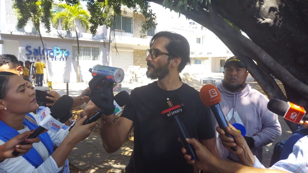 Decenas de personas y algunos veh&iacute;culos  son afectados por bombas lacrim&oacute;genas durante protesta de la operaci&oacute;n Calamar