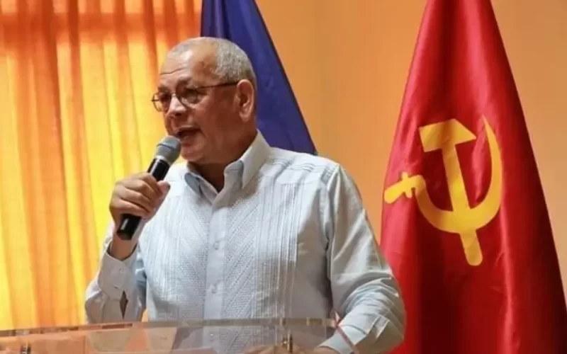 PCT cumple 44 aniversario con historia de izquierda