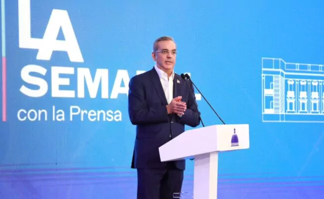 Abinader dice LA Semanal sigue por la democracia