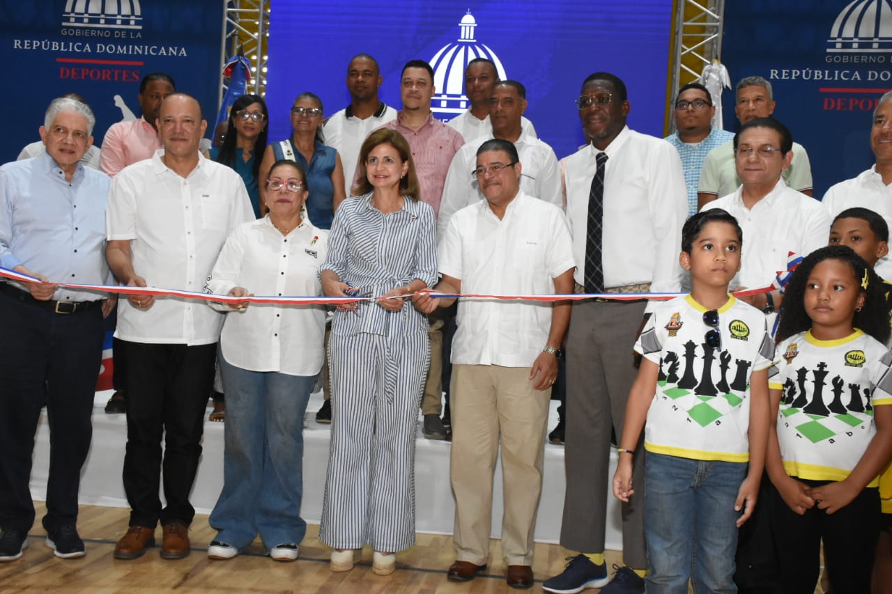 Vicepresidenta Raquel Pe&ntilde;a entrega Club GUG en Santiago