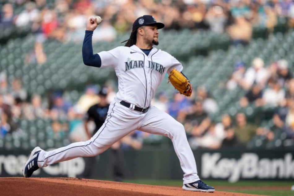 Dominicano Luis Castillo tomar&aacute; la pelota en primer partido de GL