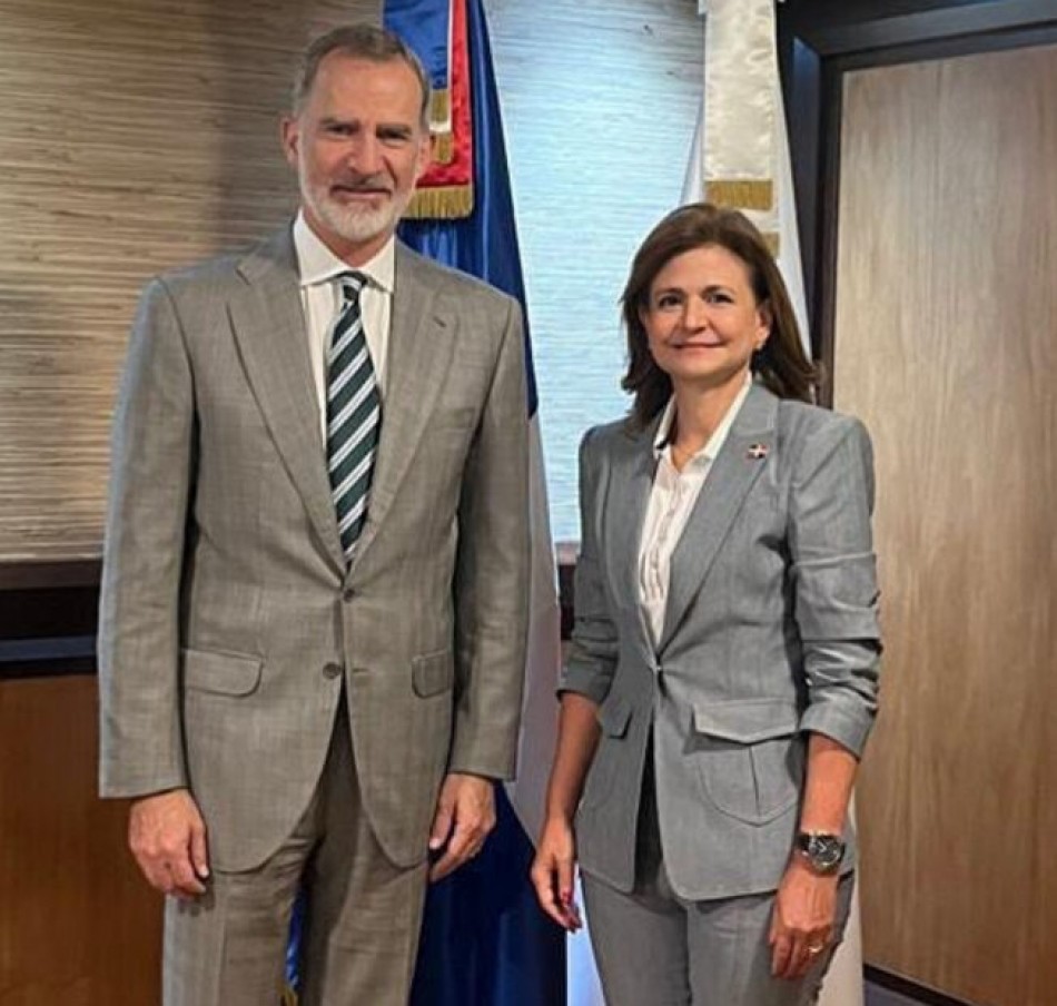Vicepresidenta Raquel Peña recibe al rey Felipe VI durante escala en RD