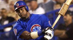 Sammy Sosa deja a reporteros parados en Chicago tras pregunta sobre uso de esteroides que le incomod&oacute;