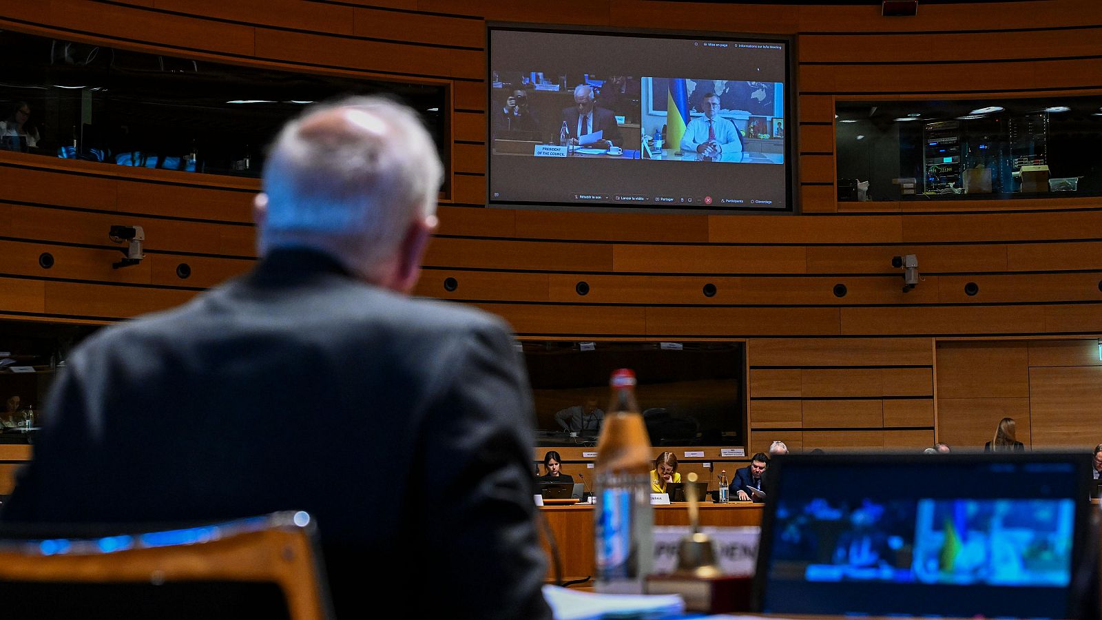 UE aprueba el env&iacute;o de 1.400 millones de euros a Ucrania