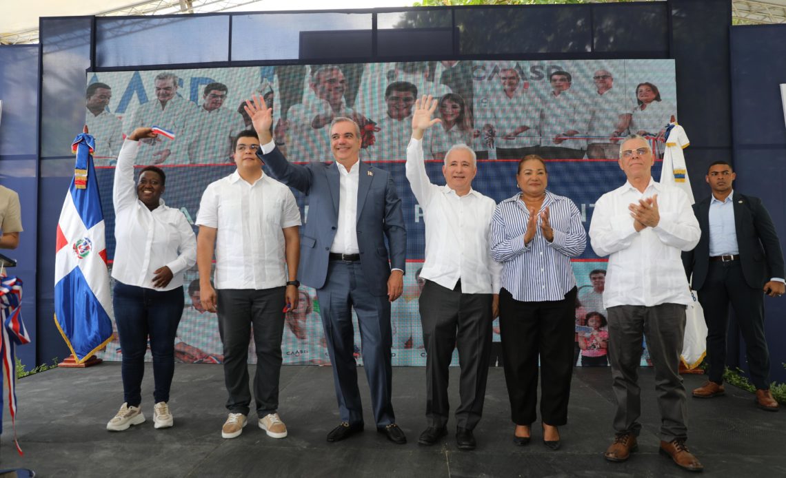 Presidente Abinader inaugura saneada ca&ntilde;ada Cach&oacute;n Oeste en Santo Domingo Este con inversi&oacute;n de RD$68 millones