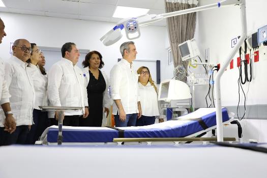 AZUA: Dicen el Gobierno invierte m&aacute;s de RD$7 mil millones en obras