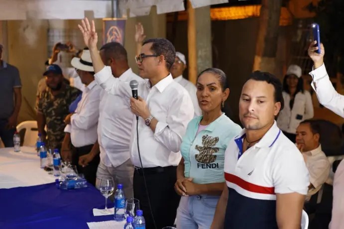 Eddy Olivares juramenta decenas de personas en movimiento &ldquo;Conmigo Somos 3&rdquo;