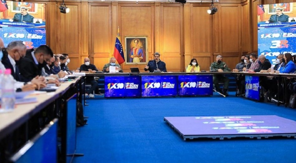 Nicolás Maduro denuncia ataques a refinerías y al sistema eléctrico