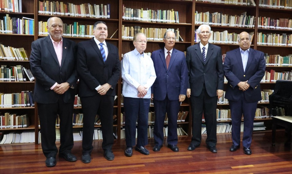 Juan Carlos Mieses gana el Premio Nacional de Literatura