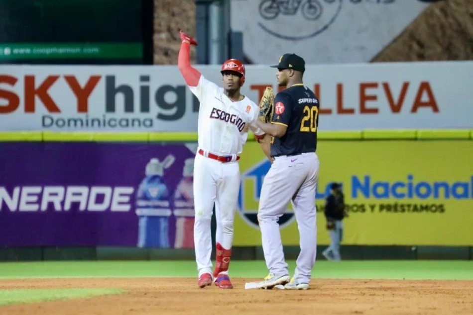 Leones del Escogido derrotan a las &Aacute;guilas con doble remolcada de Elier Hern&aacute;ndez  