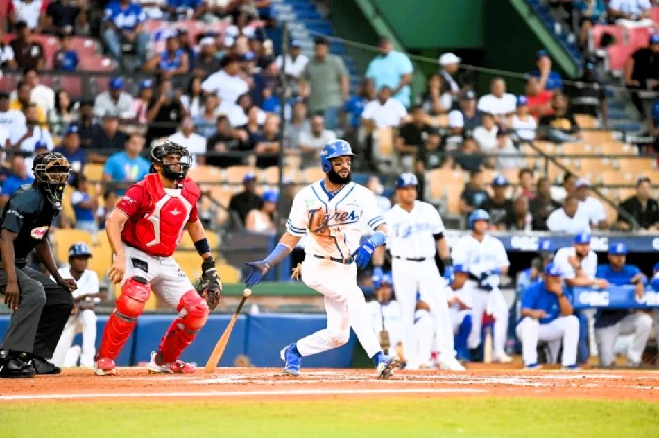 Emilio Bonifacio dispar&oacute; triple y Licey est&aacute; en este A&ntilde;o Nuevo en primer lugar